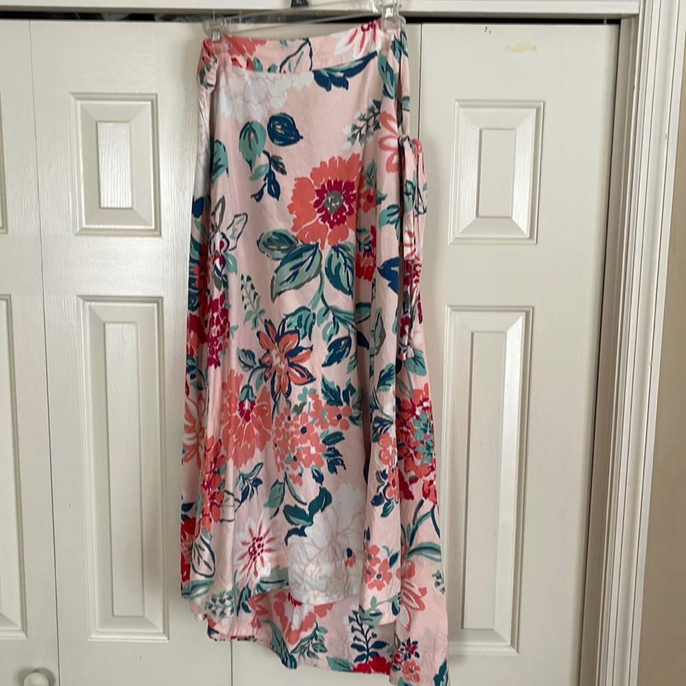 Floral wrap skirt. MIDI length